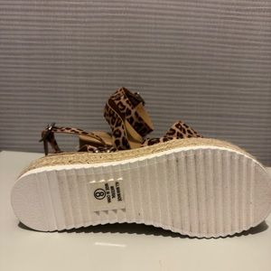 Brand new SODA wedges size 8